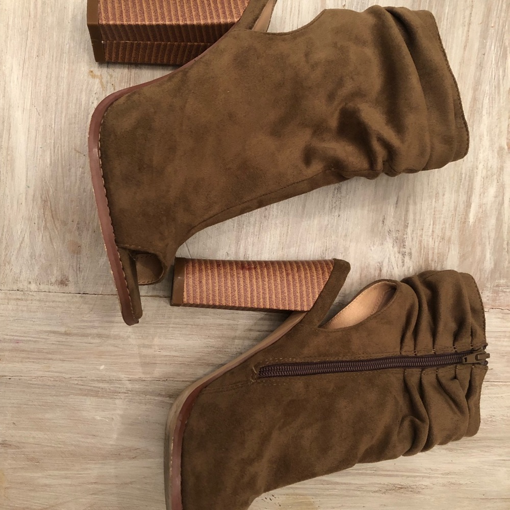 Peep toe booties!